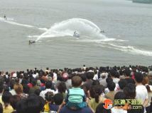 本团从事水上摩托艇（划水）演出，开幕式表演，热场，让比赛更加精彩刺激！