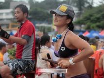 香港龙舟竞技狂欢 美女阿凡达上阵（图）