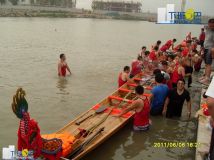 6-6马车河龙舟被浪打沉