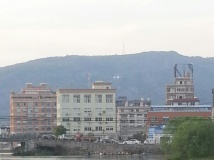 今天远看湖头桥有只小龙在划，不知道是哪里的