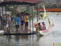 130720白象桥下龙舟图