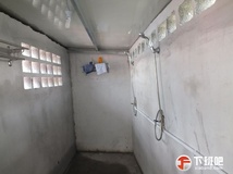 飞马俱乐部队员喷淋浴室