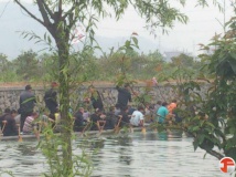 130503北白象塘下龙舟队 上水