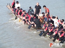 苏吕桥上看到的界岱龙舟