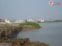 7-5陡门头至南岸河道被挖了一个大坑