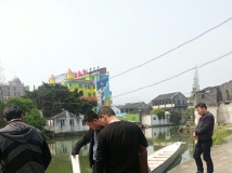 今天路过洪岸桥看见小龙舟划起，心里痒痒的。