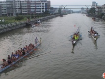 130701桥下河道龙舟图